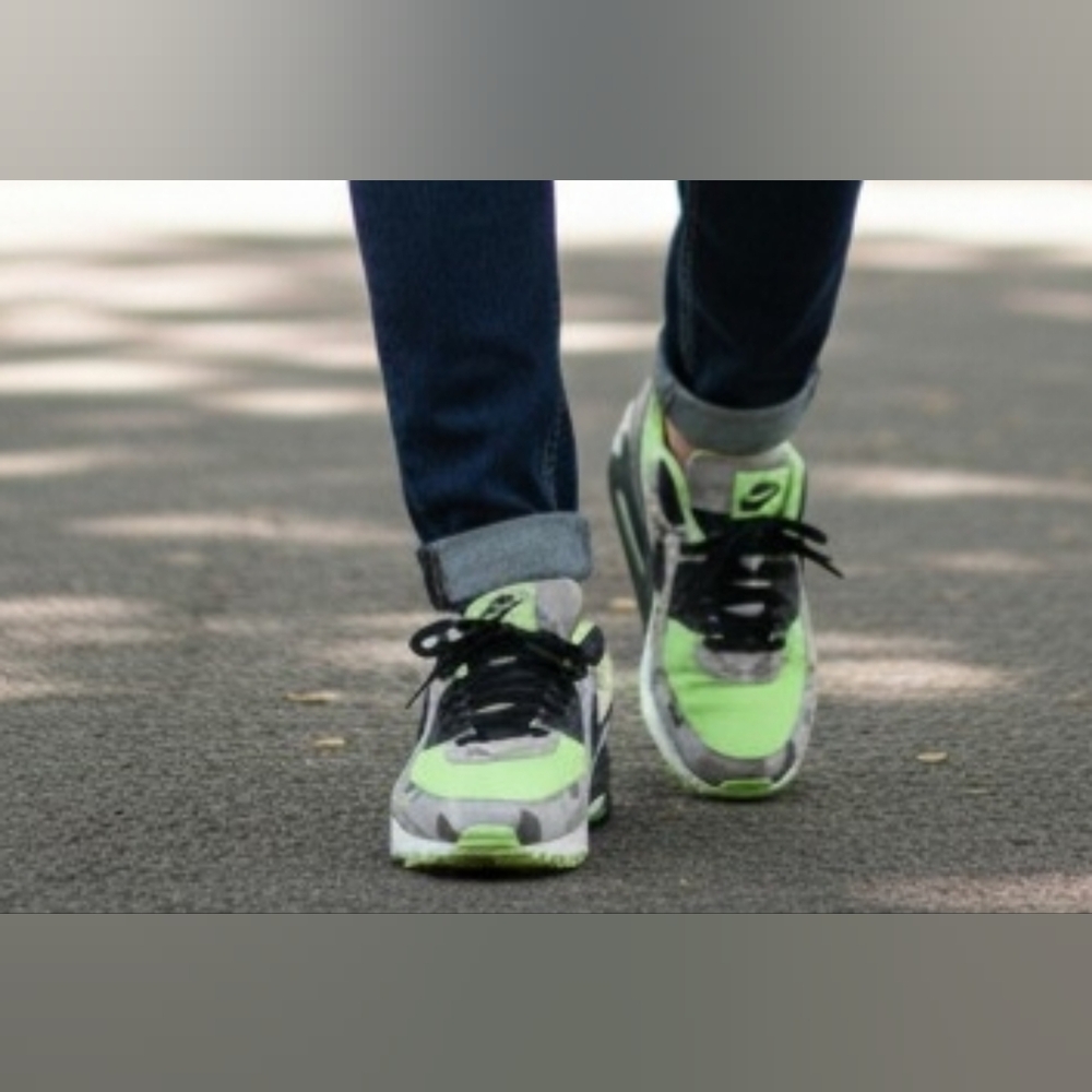 Nike Men' Air Max Camo Neon Green Sneakers - Picture 7 of 8